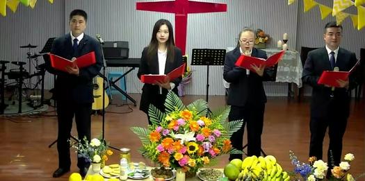 Four Christians recited a poem in a Thanksgiving worship service in Haixiu Church, Haikou City, Hainan Province, on November 25, 2021.