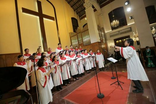 The Evening Choir of Guangzhou Zion Church sang a hymn in a Thanksgiving service held in Guangzhou Church of Our Savior, Guangdong, on November 27, 2021.