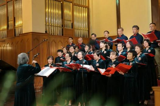 The Morning Choir of Guangzhou Church of Our Savior in Guangdong performed a hymn in the church's Thanksgiving service on November 27, 2021.