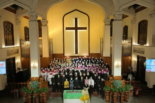The choirs of four churches in Guangzhou, Guangdong, took a group picure during a Thanksgiving service held in Guangzhou Church of Our Savior on November 27, 2021.