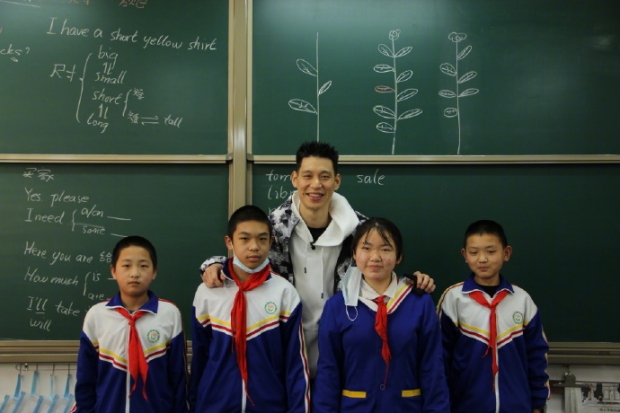 Christian basketball player Jeremy Lin was pictured with migrant children in Beijing Dandelion School on December 9, 2021.
