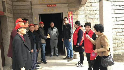 Staff of Cuoshang Church in Shishi, Fujian, volunteers, and government officials took a group picture before of the house of an aided family in Xigang Village, Shishi City, on December 25, 2021.