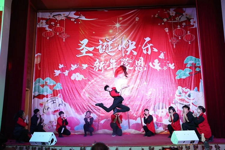A dance was presented to celebrate Christmas in Shandong Theological Seminary in December 2021.
