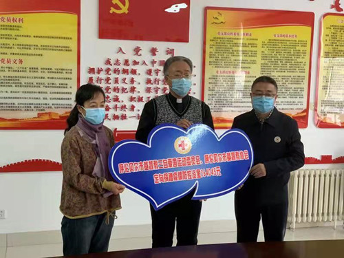 Hulunbuir Municipal CC&TSPM in Inner Mongolia donated more than 160,000 yuan to the Red Cross Society of Hulunbuir for the COVID-19 prevention and control in Manzhouli, Hulunbuir, on December 11, 2021.