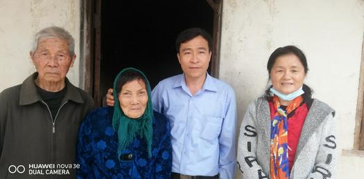 The head and a staff of Hepu Church in Beihai, Guangxi, were pictured with aged believers in Dongshan Village, Hepu County, on January 5, 2021.