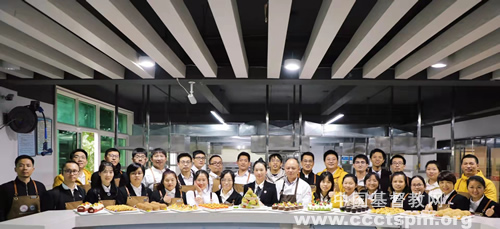 The students from Fujian Theological Seminary took a group picture with baked delicacies made by themselves in front of them in Fuzhou Tourism Vocational Secondary School, Fujian, on January 6, 2022.