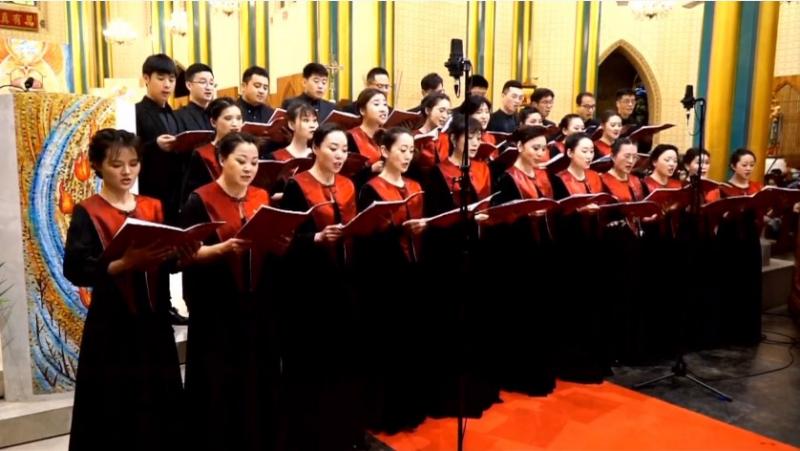 The Glory Choir presented a hymn in a Catholic concert called “Chinese Church Music Since the Tang Dynasty” held in the Church of the Savior in Beijing on October 16, 2021.