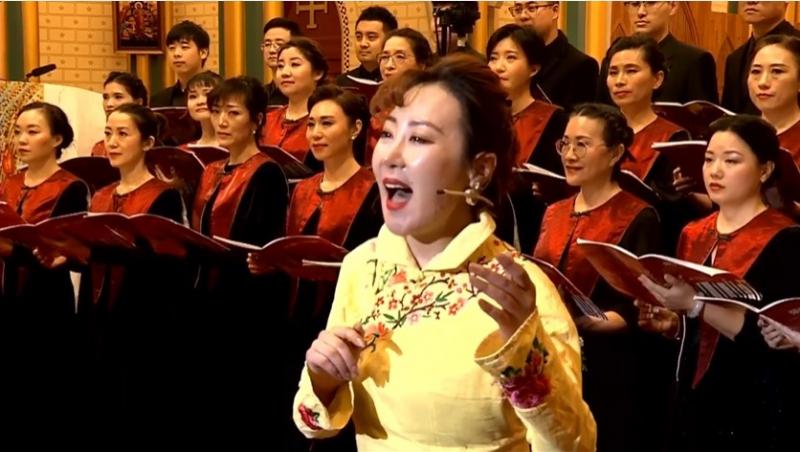 The Glory Choir presented a hymn accompanied by a female solo in a Catholic concert called “Chinese Church Music Since the Tang Dynasty” held in the Church of the Savior in Beijing on October 16, 2021.
