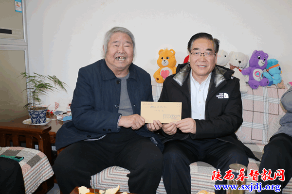 Rev. Wang Jun, chairman and president of Shaanxi CC&TSPM, visited a senior worker of a church in Huanglong County, Yan’an, Xi’an, Shaanxi Province, on February 8, 2022.
