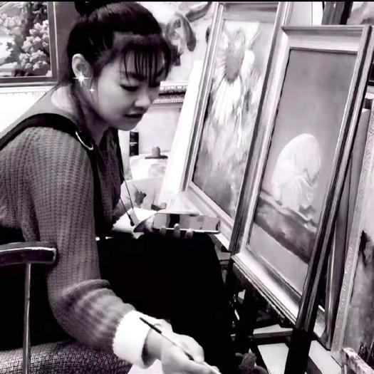 Zhang Qiang, a Christian with cerebral infarction, drew an oil painting on an unknown day.