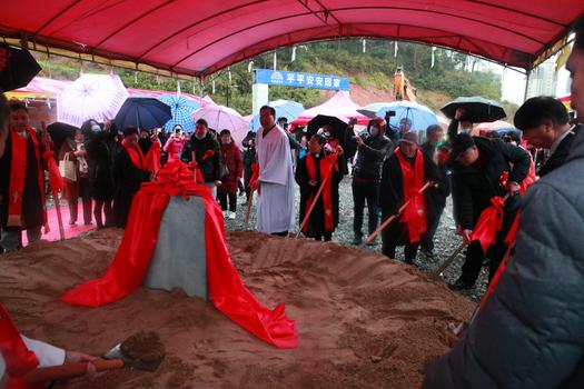 Local pastors and church staff laid the foundation stone for Chengnan Church in Shaowu, Fujian Province, on February 17, 2022.