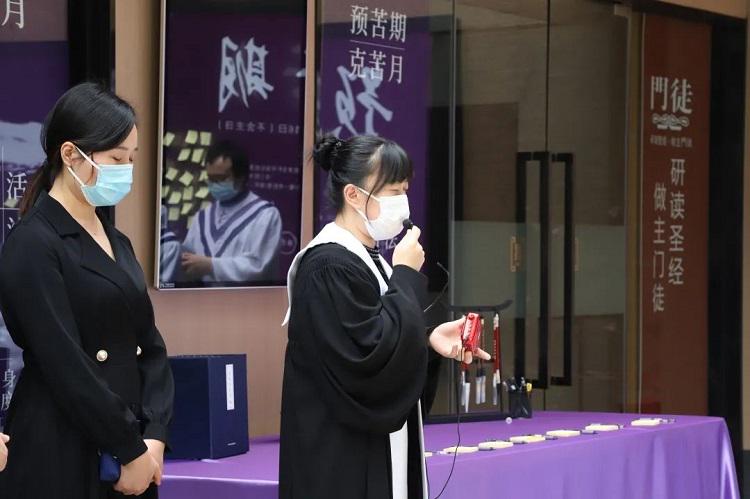 Staff of Guangxiao Church in Guangzhou, Guangdong, prayed for God's leading and blessings during the Lent season on March 6, 2022.