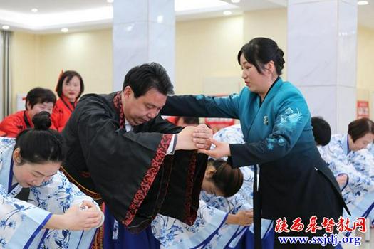 An etiquette trainer taught a pastor of Hanzhong Church in Shaanxi how to bow in an unknown day before March 8, 2022.