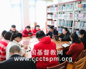 Faculty and students of Fujian Theological Seminary read the Bible during the "Bible Reading Week" from March 8 to 12, 2022.