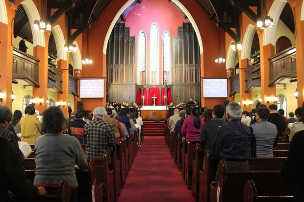 The congregation worshipped God in Shanghai International Church at an unknown day before its renovation.