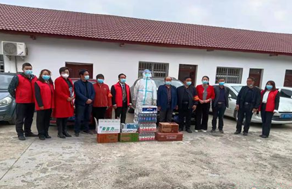 Staff members of Caoyan Church in Nanzheng District, Hanzhong, Shaanxi, sent a batch of food supplies to a local community on March 17, 2022.