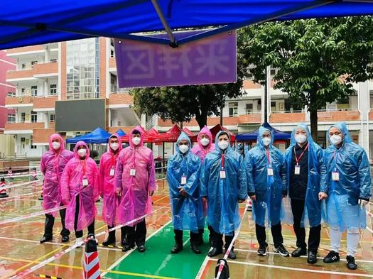 Pastoral staff of Zhangzhou CC&TSPM in Fujian volunteered to carry out nucleic acid testing in a local primary school in the Jiahe Community in late February, 2022.