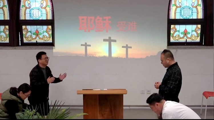 Pastors of Dushu Lake Church in Suzhou, Jiangsu, prayed in a morning prayer meeting during Holy Week in 2022. 