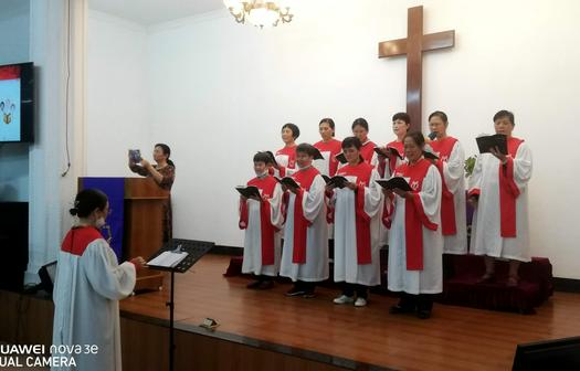 The choir of Hepu Church in Beihai, Guangxi, sang a hymn in a Sunday service on April 24, 2022.