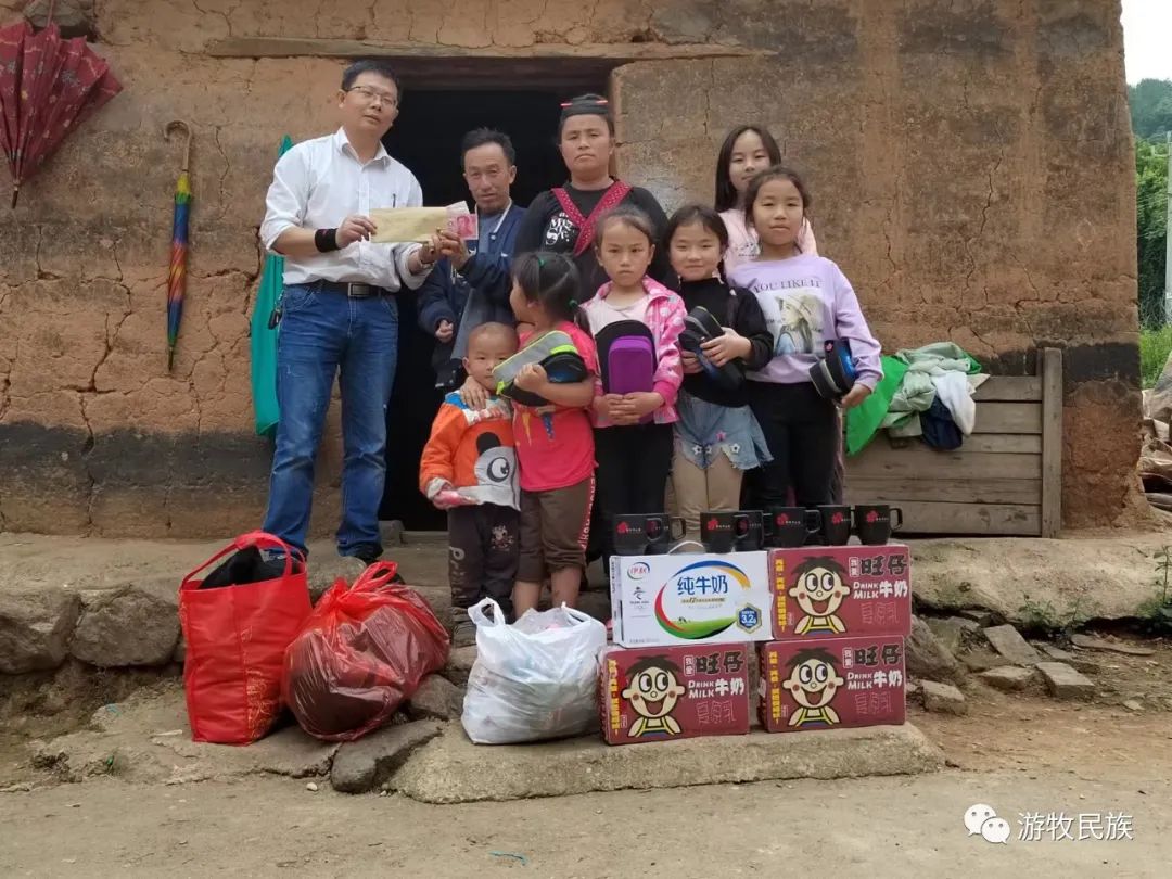 Christian children of the Miao Nationality in Ji'an received gifts from Gospel Church in Jiangxi Province on May 21, 2022.