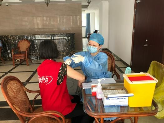 A healthcare worker vaccinated a female believer of Dianshanhu Church in Kunshan, Jiangsu, in June 2022.