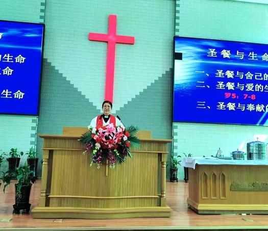Elder Chen Yu of Changtu Central Church in Tieling, Liaoning, preached a sermon in a communion worship service on June 26, 2022.