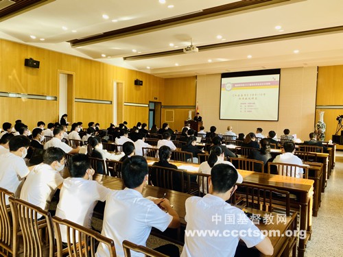 The 2022 undergraduate thesis defense meeting was held in Fujian Theological Seminary on July 8, 2022.
