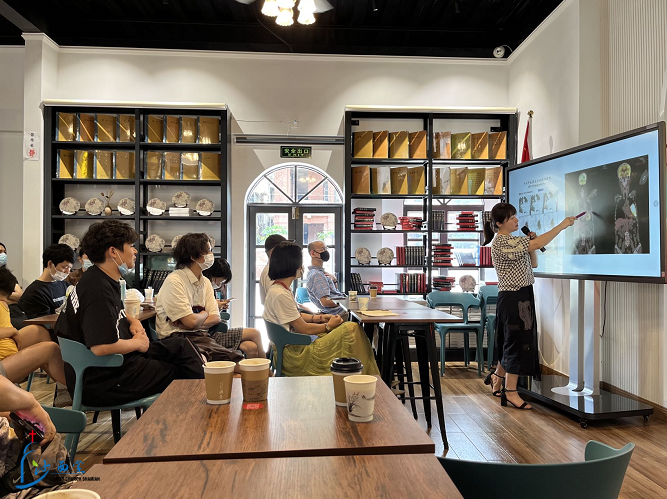 A lecture on cancer was given by a doctor from Jinshazhou Hospital of Guangzhou University of Chinese Medicine in Shamian Church, Guangzhou, Guangdong, on July 17, 2022.