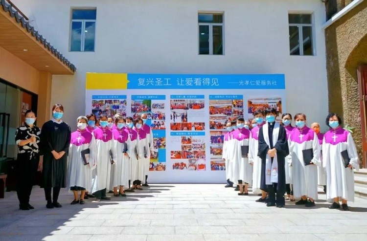Pastors and the choir of Guangxiao Church in Guangzhou, Guangdong, took a group picture during a photo exhibition to show its charitable activities on August 7, 2022.