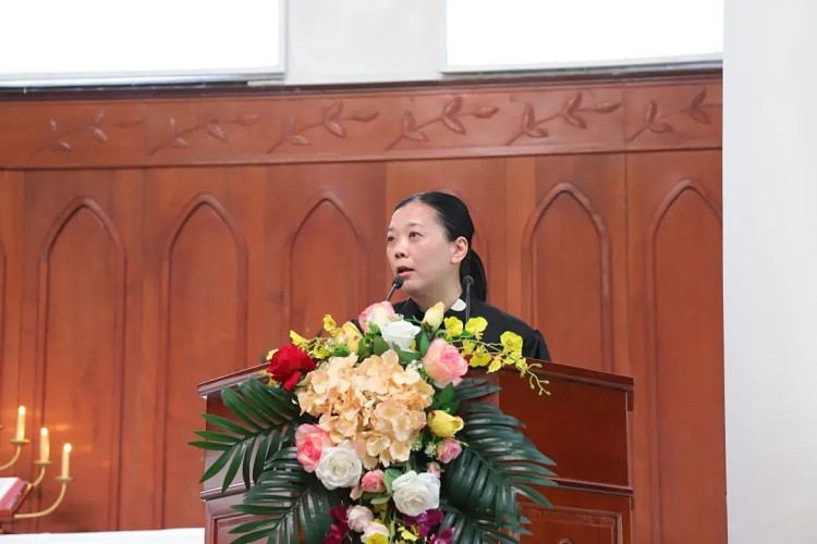 Pastor Zhou Donghua gave a sermon during a Sunday service in Guangxiao Church, Guangzhou, Guangdong, on August 7, 2022. 