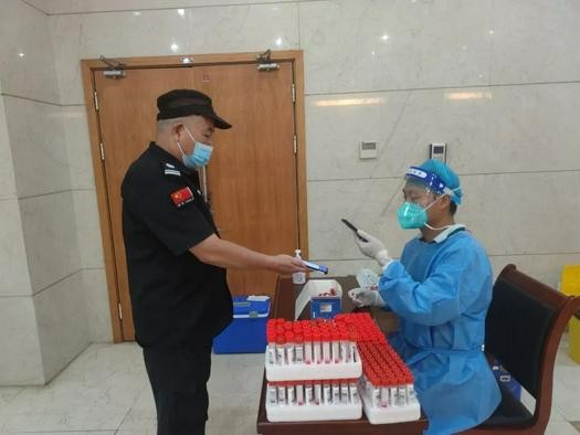 A security guard's health code was scanned for a nucleic acid test in Jiangdong Sub-district of Yiwu which was hit hard by a coronavirus outbreak beginning August 2, 2022.