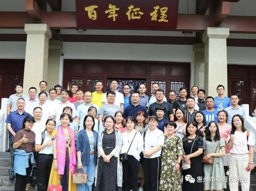 In-service pastoral staff from Huizhou, Guangdong, took a group picture during a retreat on August 17-18, 2022.