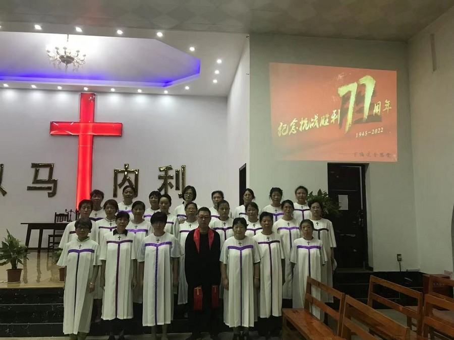 Choir members of Holy Grace Church in Huangshi, Hubei, took a group picture during a peace prayer meeting to mark the 77th anniversary of the Victory over Japan Day and the World Anti-Fascist War on September 3, 2022.