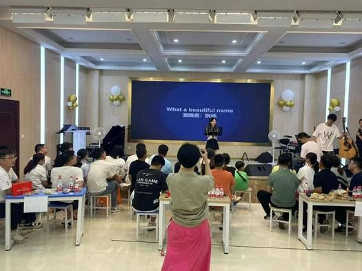 The Business Fellowship of Jiaojiang Church in Taizhou, Zhejiang, held an evening party to celebrate the Mid-autumn Festival on September 6, 2022.