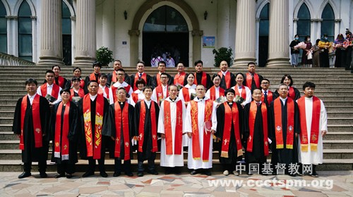 Newly-ordained church leaders and pastorate took a group picture after an ordination ceremony held in Tianfu Church, Jianyang District, Nanping, Fujian, on September 8, 2022.