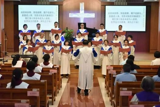 The choir sang a hymn during a Saturday service to celebrate the Mid-Autumn Festival and the 36th anniversary of the reopening of Fangcun Church in Guangzhou, Guangdong, on September 10, 2022.