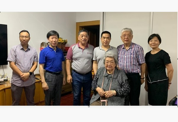 A group picture of Jiang Meiling (second right) and leaders of Jiexi Church in Shima Town, Zhangzhou, Fujian, was taken in the home of Jiang Meiling at the end of September 2022.