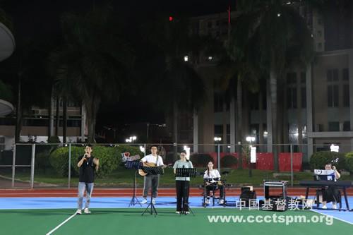 The praise team of Guangdong Union Theological Seminary sang a hymn to celebrate the new students' enrolment, the Mid-Autumn Festival, the 72nd Anniversary of the Three-Self Patriotic Movement, the school anniversary, and the Chinese National Day on September 28, 2022.