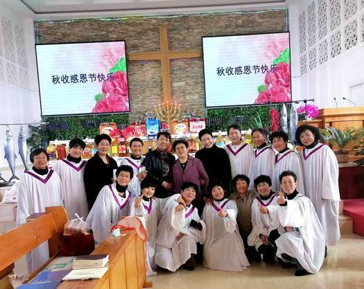 The choir members and believers took a group picture after a Sunday service to celebrate the Autumn Harvest Festival in Shuishiying Church, Dalian, Liaoning, on October 16, 2022.