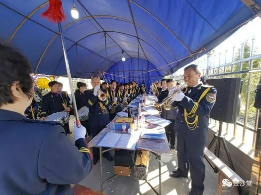 The brass band of Jinsha Church in Tongzhou District, Nantong City, Jiangsu Province, presented a hymn during the church's seventh memorial service on October 19, 2022.