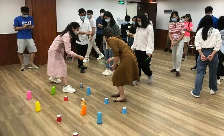 Single believers of the Church of Our Savior in Guangzhou, Guangdong, participated in a game conducted to help them get closer to each other on October 21, 2022.