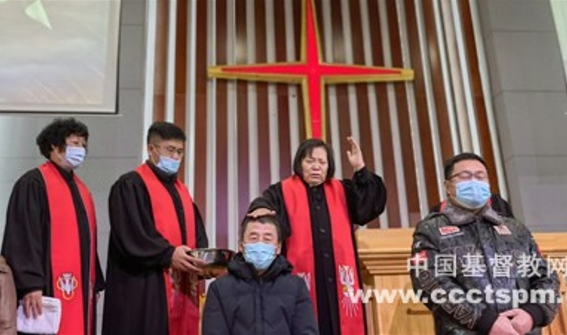 A male follower of Jesus was baptized by Rev. Wang Lihua in Tian'en Church, Hailar District, Hulun Buir City, Inner Mongolia, on November 12, 2022.