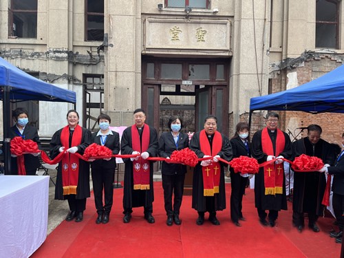 Some pastors of Tianjin CC&TSPM prepared to cut the ribbon to celebrate the commencement of the reconstruction and extension of Cangmenkou Church in Tianjin on November 19, 2022.