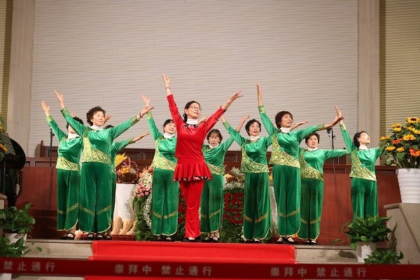 The Joy Dance Team of Shishan Church in Suzhou, Jiangsu, performed a dance named "Anthem of heaven" during a Thanksgiving service on November 20, 2022.   