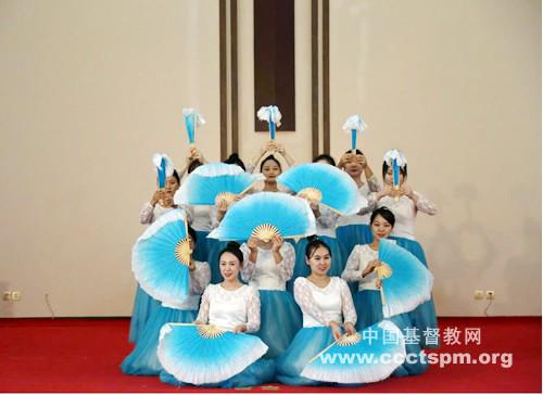 Students of Northeast China Theological Seminary in Shenyang, Liaoning, presented a dance to celebrate Thanksgiving Day on November 17, 2022. 