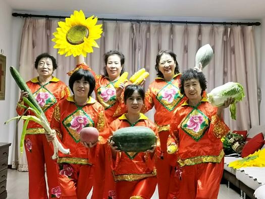 Members of Haikou Road Church in Changchun, Jilin, took a picture with some food in their hands after showing a program to celebrate the Autumn Harvest Festival and Thanksgiving Day virtually on November 6, 2022. 