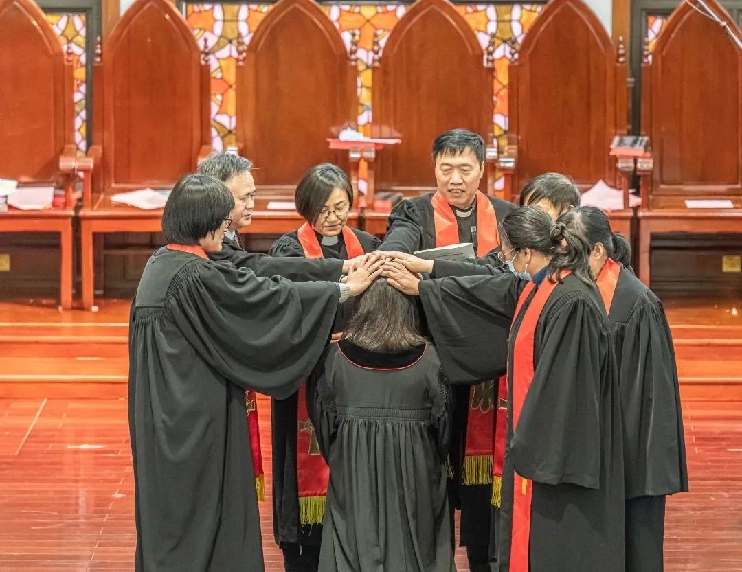 The pastorate of Shanghai Christian Council laid hands on a female staff member in Huai'en Church, Jing'an District, Shanghai, on Dec. 2, 2022.
