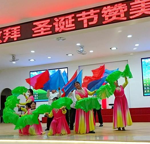The dance team of Ark Church in Datun Town, Anshan, Liaoning, danced to celebrate Christmas On December 18, 2022. 