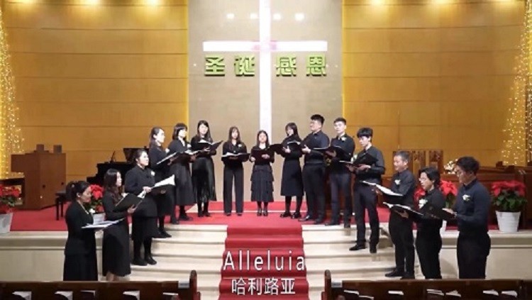 The worship team of Zion Church in Guangzhou, Guangdong, sang a hymn named "Ahheluia" during a Christmas service on December 25, 2022.