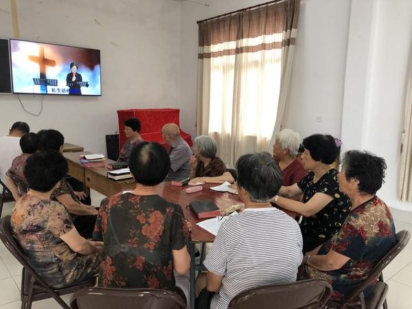 Senior believers gathered to see a live stream Sunday service of Juexi Church in Ningbo City, Zhejiang Province, at an unknown date.